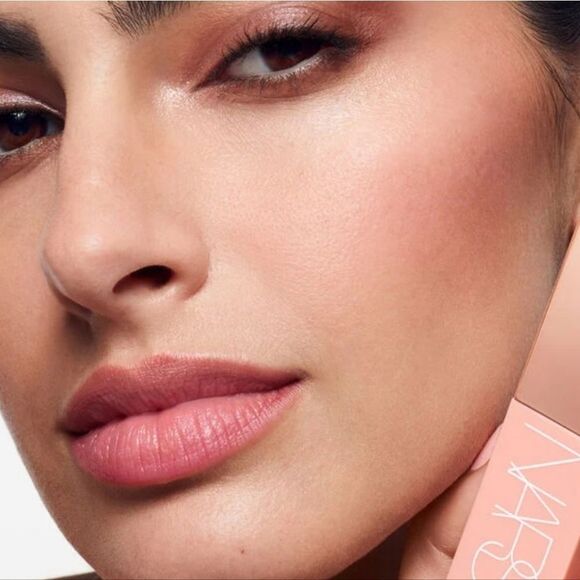 NARS Cosmetics AfterGlow Liquid Blush - Picture 4 of 9